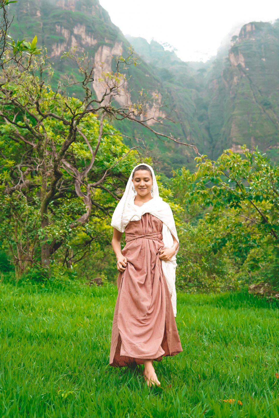 Magdalene Hood Scarf Rosepetal Gold